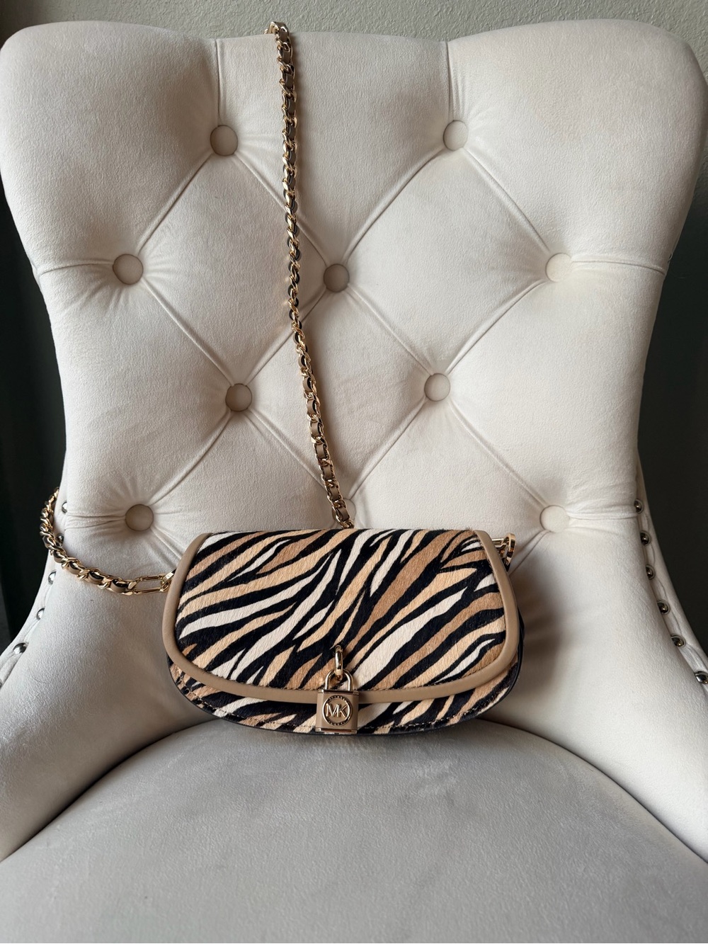 🎀 Michael Kors Zebra-Print Crossbody Bag with Gold Chain